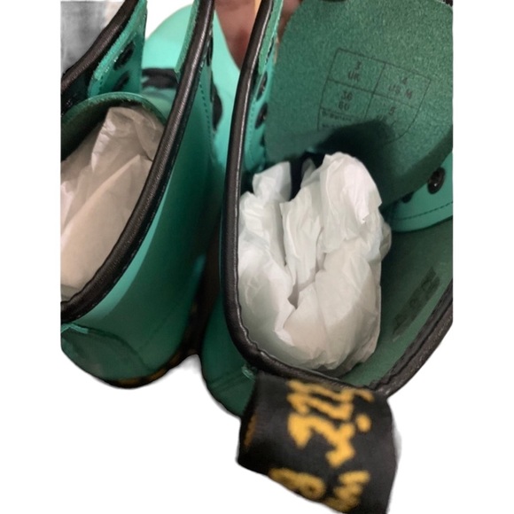 NWT  DR.MARTENS 1460 SMOOTH LEATHER BOOTS - Picture 12 of 12